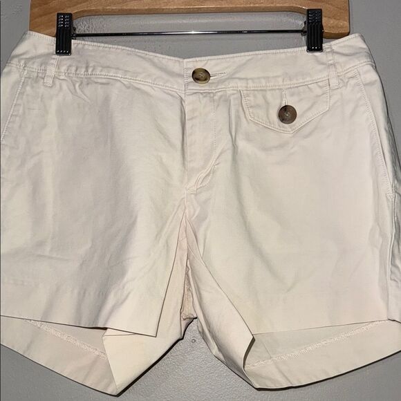 Banana Republic Cream Shorts size 8 - Picture 3 of 10